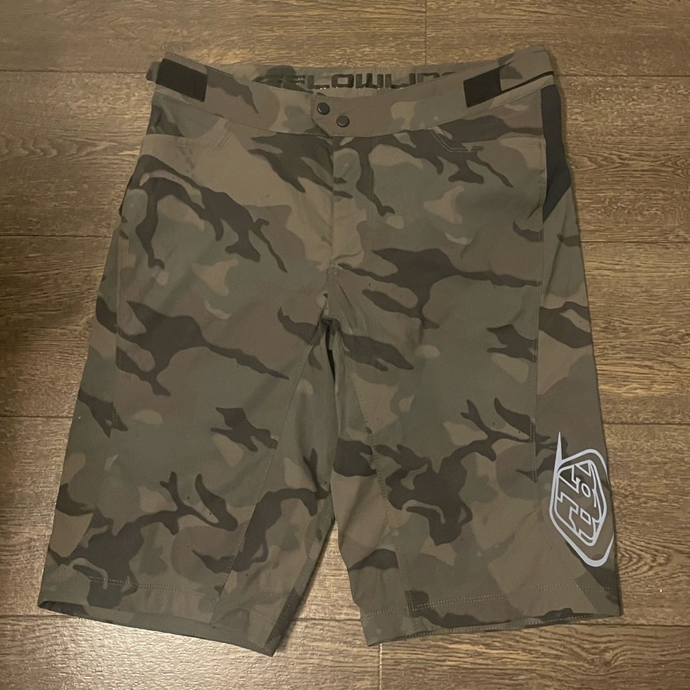 Troy Lee Designs Men's Camo Athletic Shorts - Black and Green